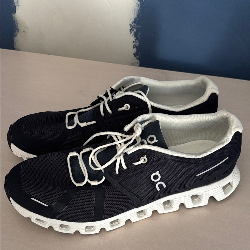 On Cloud Running Men's Black and White Athletic Shoes
